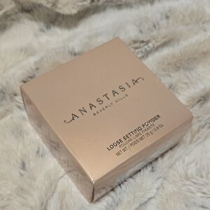 Anastasia Beverly Hills Loose Setting Powder in Vanilla